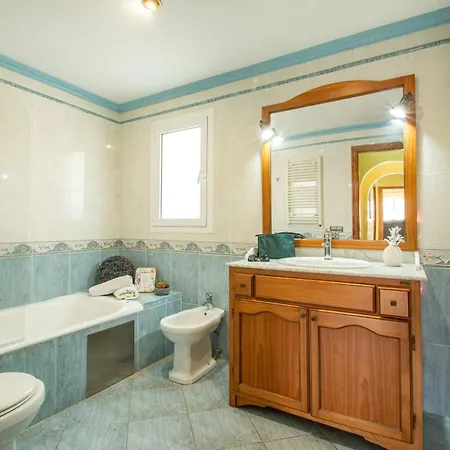 Flora - Plusholidays Villa *