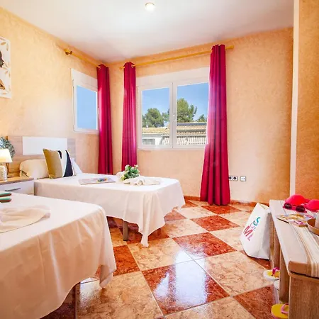 Flora - Plusholidays Villa