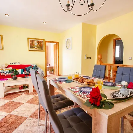 Flora - Plusholidays Villa