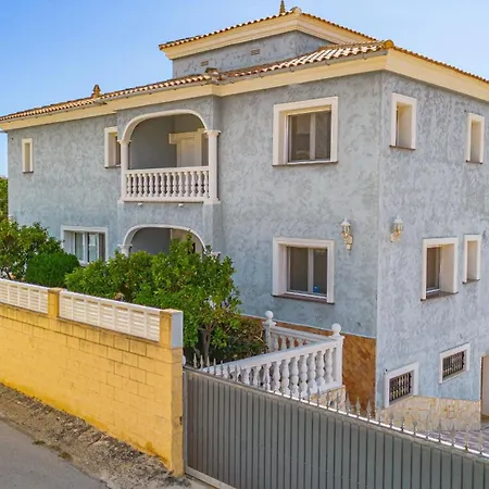 Flora - Plusholidays Calp