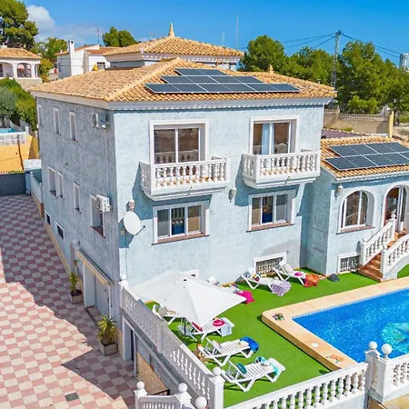 Flora - Plusholidays *