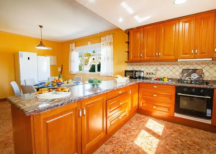 Flora - Plusholidays Villa